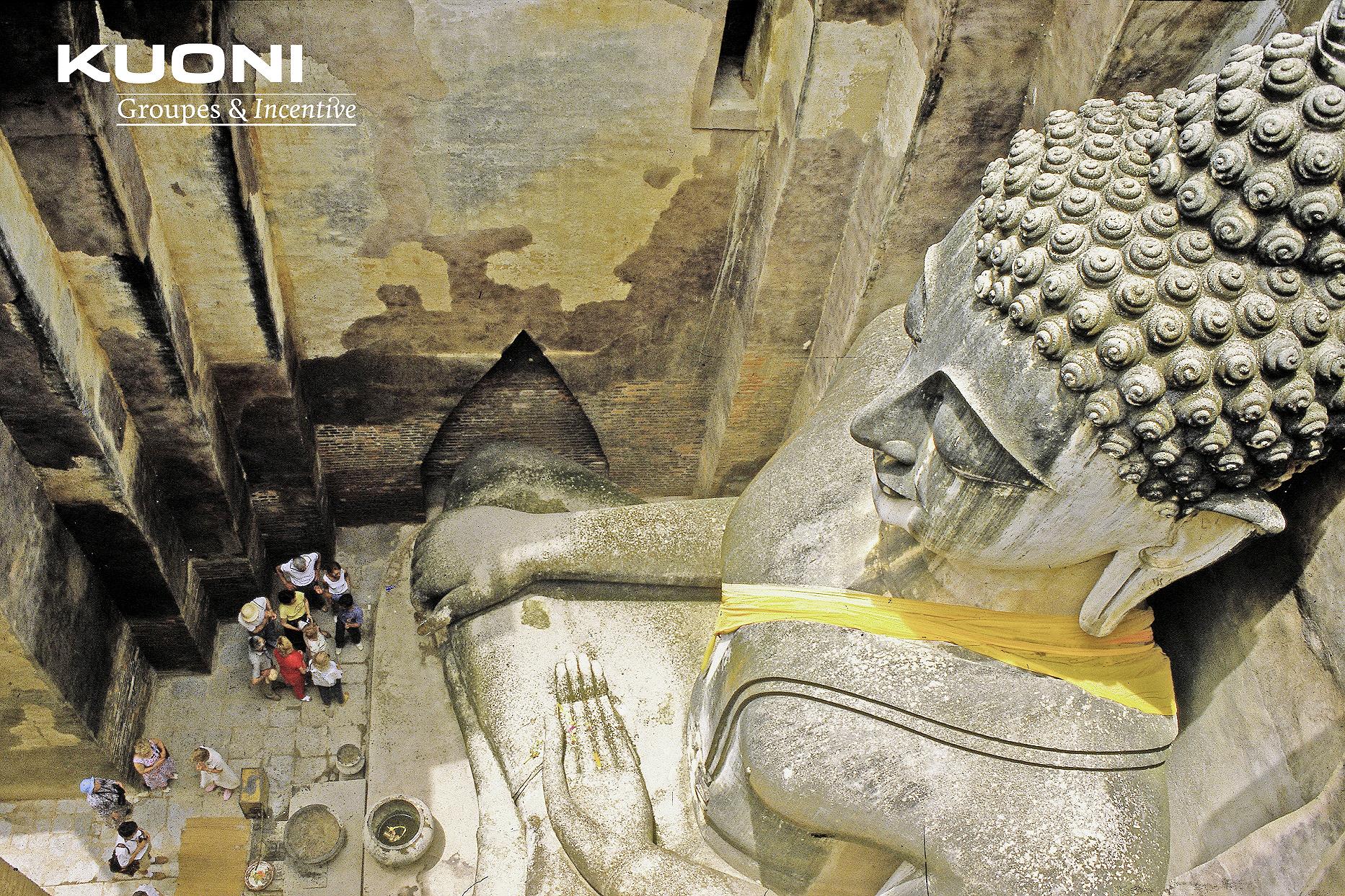 Une des « valeurs ajoutées » du service Groupes & Incentives de Kuoni France : visiter un site comme des hôtes privilégiés, en petit comité. Ici Sukhotai en Thailande. Photo L. Reimann. Une des « valeurs ajoutées » du service Groupes & Incentives de Kuoni France : visiter un site comme des hôtes privilégiés, en petit comité. Ici Sukhotai en Thailande. Photo L. Reimann.