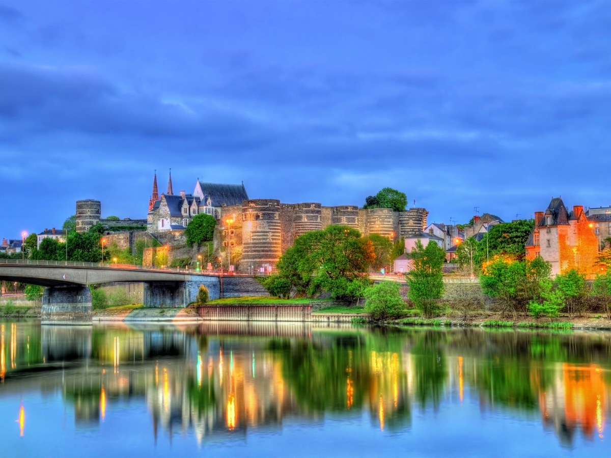 Le Château de Noirieux rouvre après une rénovation complète ©DepositPhotos/Leonid_Andronov
