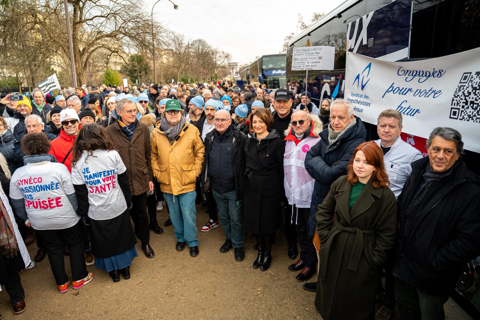Les chirurgiens français ont organisé leur "exil symbolique" à Bruxelles - Photo  KTG
