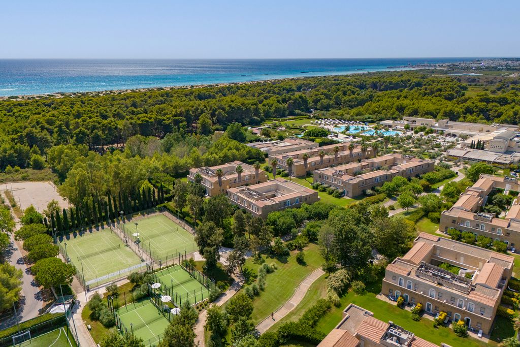 Noyé dans la verdure, à deux pas de la mer : Vivosa Apulia Resort ©Vivosa Apulia Resort.