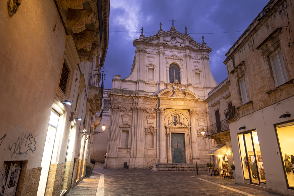 Joyau du Salento, Lecce (ici, la façade de l'église Sainte Irène) est souvent surnommée la "Florence du baroque". © mitzo_bs/ Deposit Photos