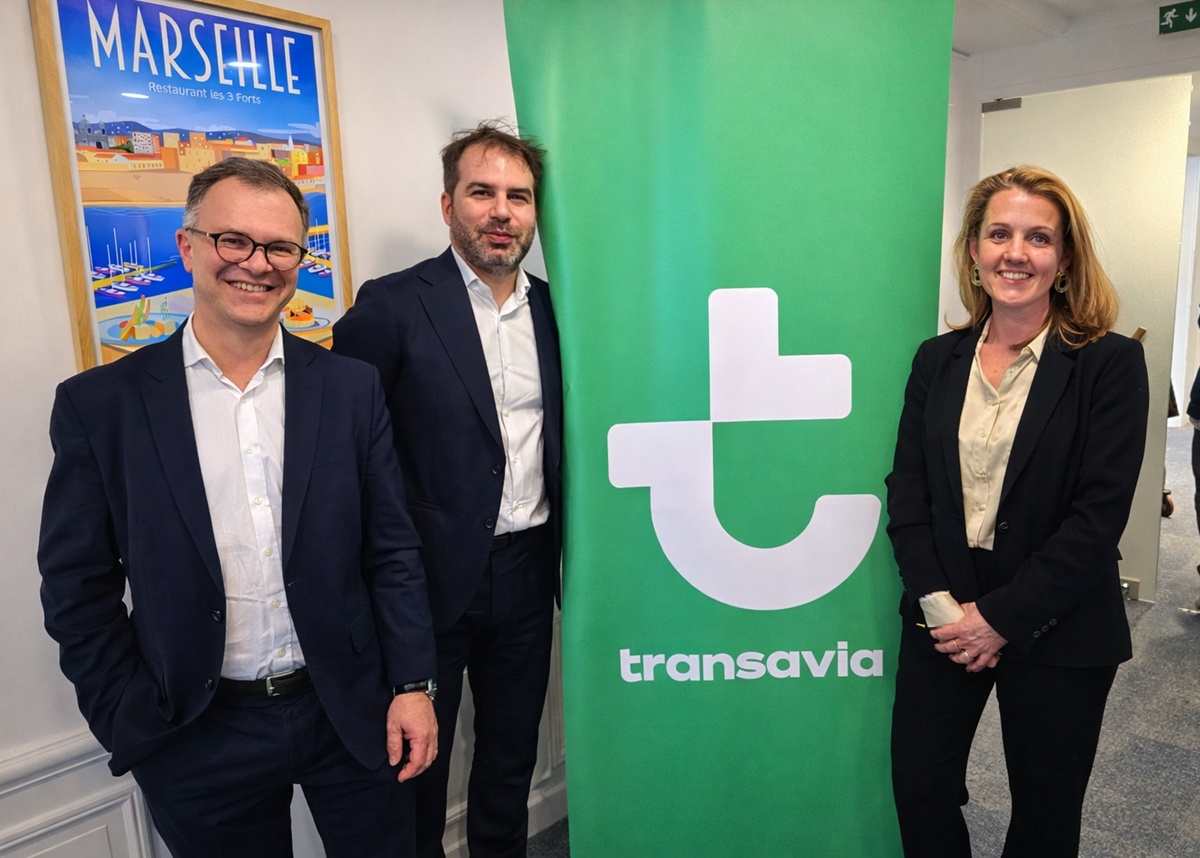 Julien Boullay, directeur commercial et marketing de l'Aéroport Marseille-Provence, Julien Mallard et Manuella Goyat, respectivement directeur commercial adjoint et secrétaire générale de Transavia France -  Photo CE