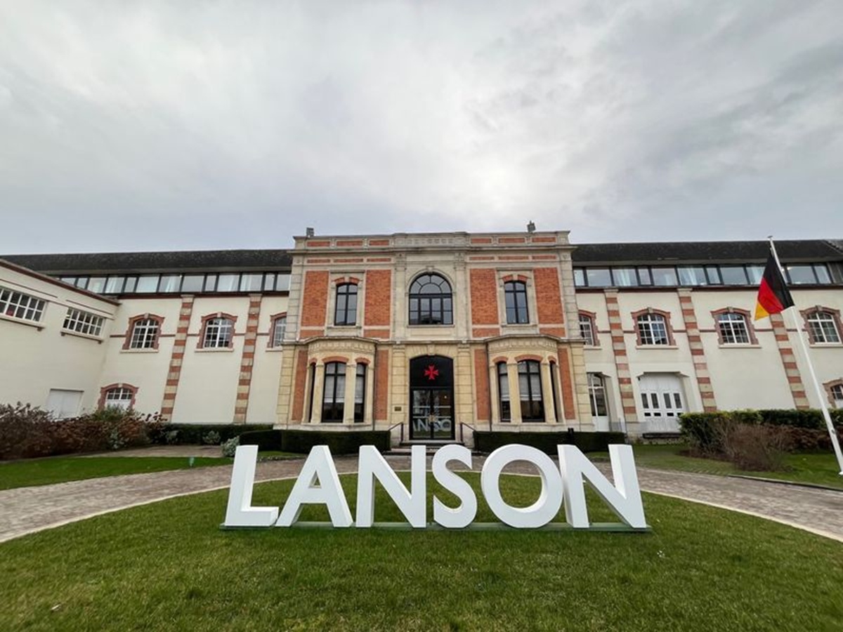 Lason mets les bouchées double pour accueillir le public © PB