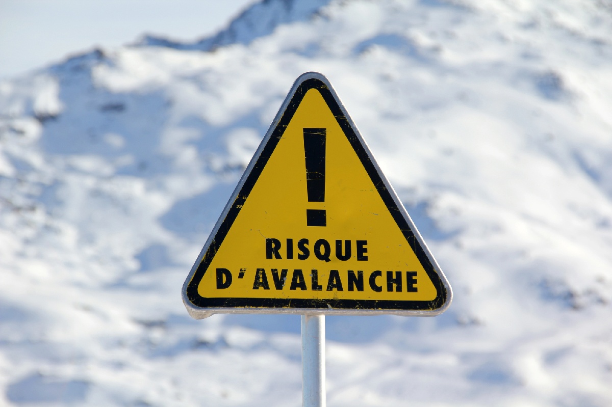 Alerte rouge : La Plagne, Les Arcs et Val Thorens ferment leurs domaines face au risque d'avalanche maximal - Depositphotos.com  Auteur BGStock72