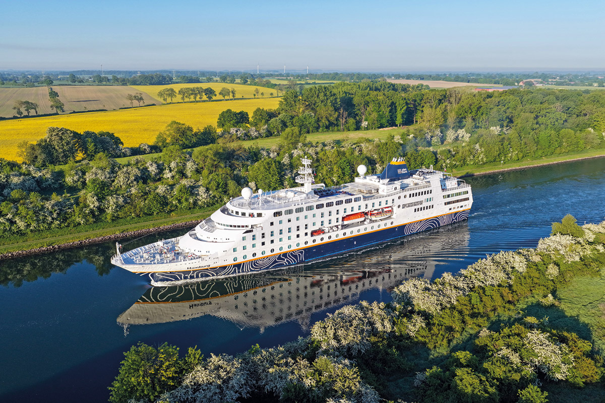 MS Hamburg dans le Canal de Kiel (Allemagne) © Plantours