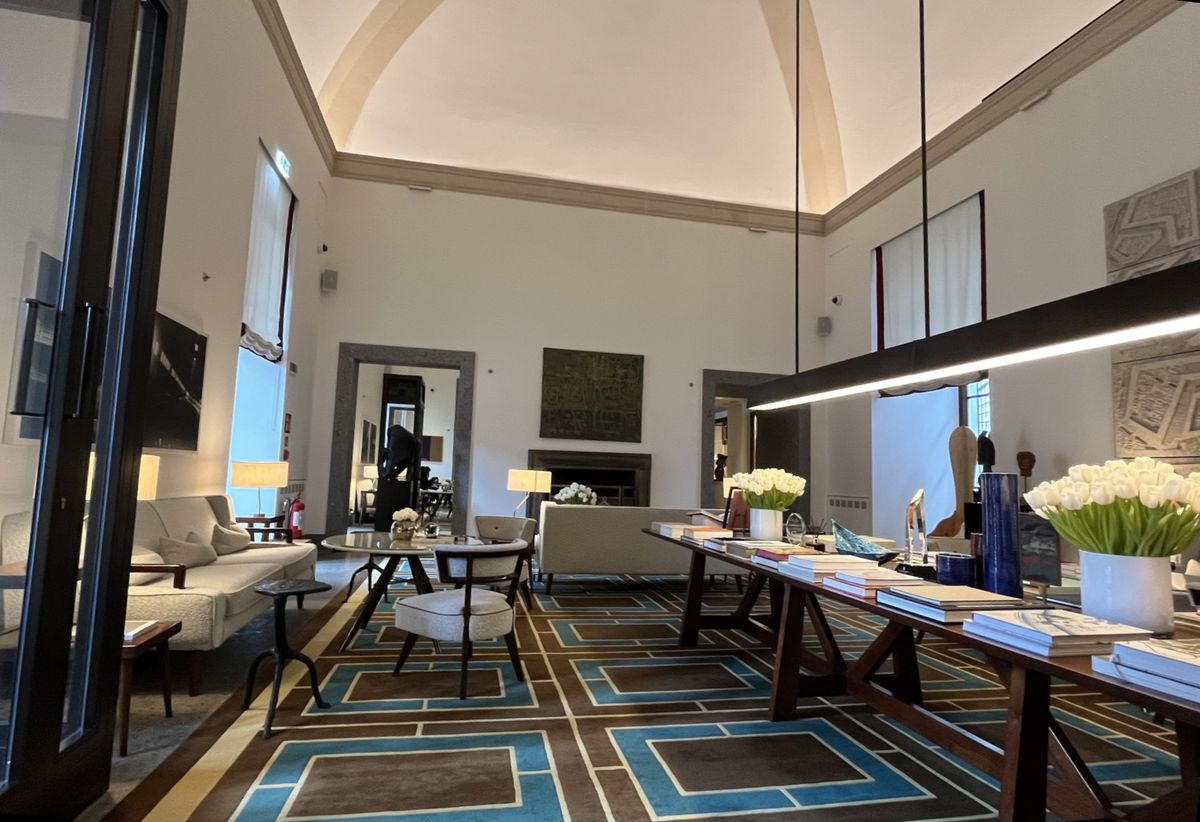 Les oeuvres et les livres d'art sont omniprésents - Photo : PB