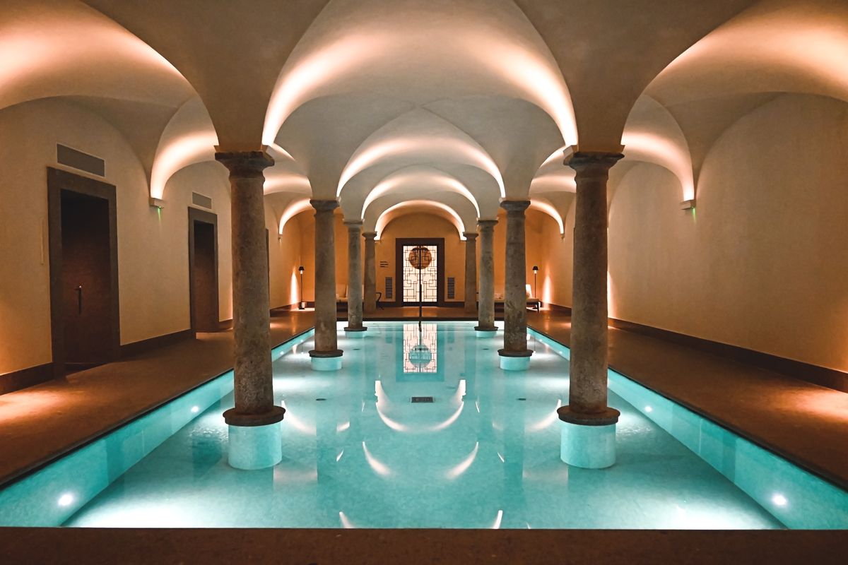 La Piscine du The Longevity Spa a été installée dans l’ancienne cantine du séminaire - Photo : Tim Labenda/ Portrait Milano