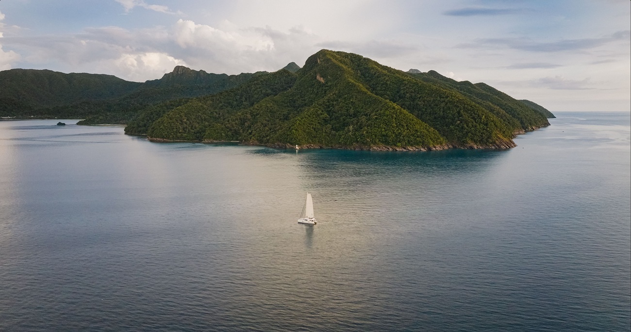 Les escales incluent notamment les îles Koh Jabang, Koh Hin Ngam et Koh Adang, réputées pour leurs eaux claires et leurs sites de snorkeling - Photo : The Datai Langkawi