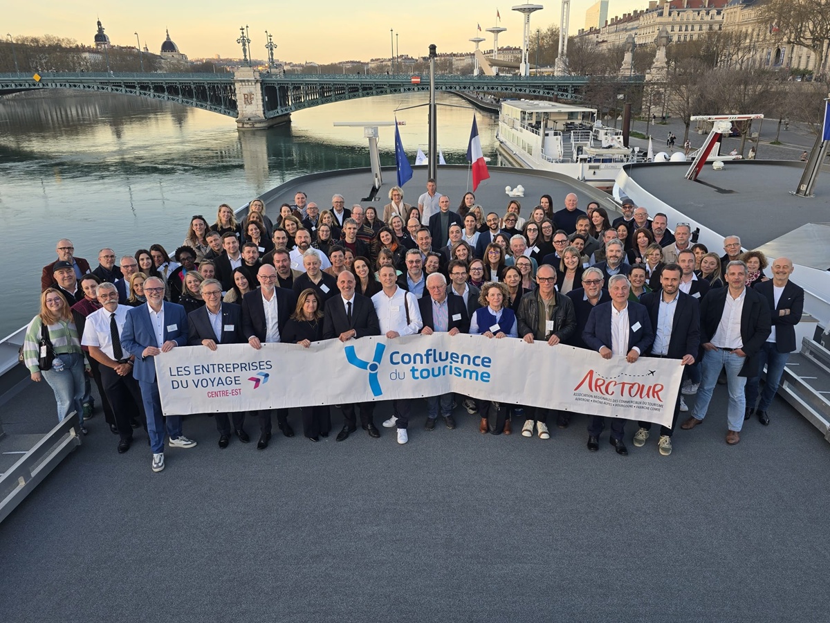 Les participants de l'évènement Confluence du Tourisme organisée à Lyon sur un navire CroisiEurope ce 17 mars pour la Saint-Patrick en partenariat avec l'Office de tourisme d'Irlande - Photo CE
