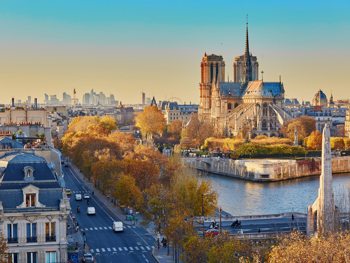 Les premières données de mars montrent une évolution contrastée des arrivées touristiques à Paris - DepositPhotos.com, encrier