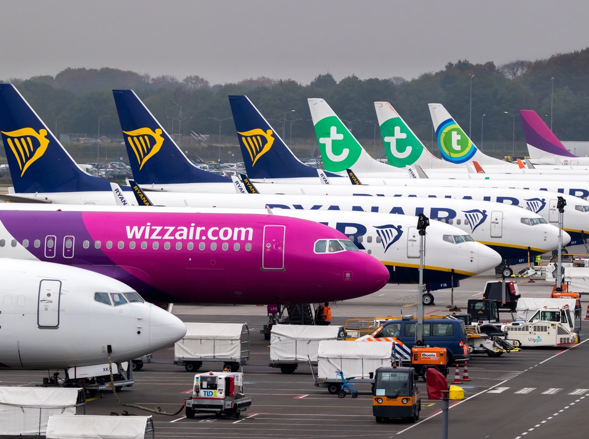 La piste de l'aéroport d'Eidhoven va s'offrir une cure de jouvance et l'aéroport fermera en 2027 - Depositphotos