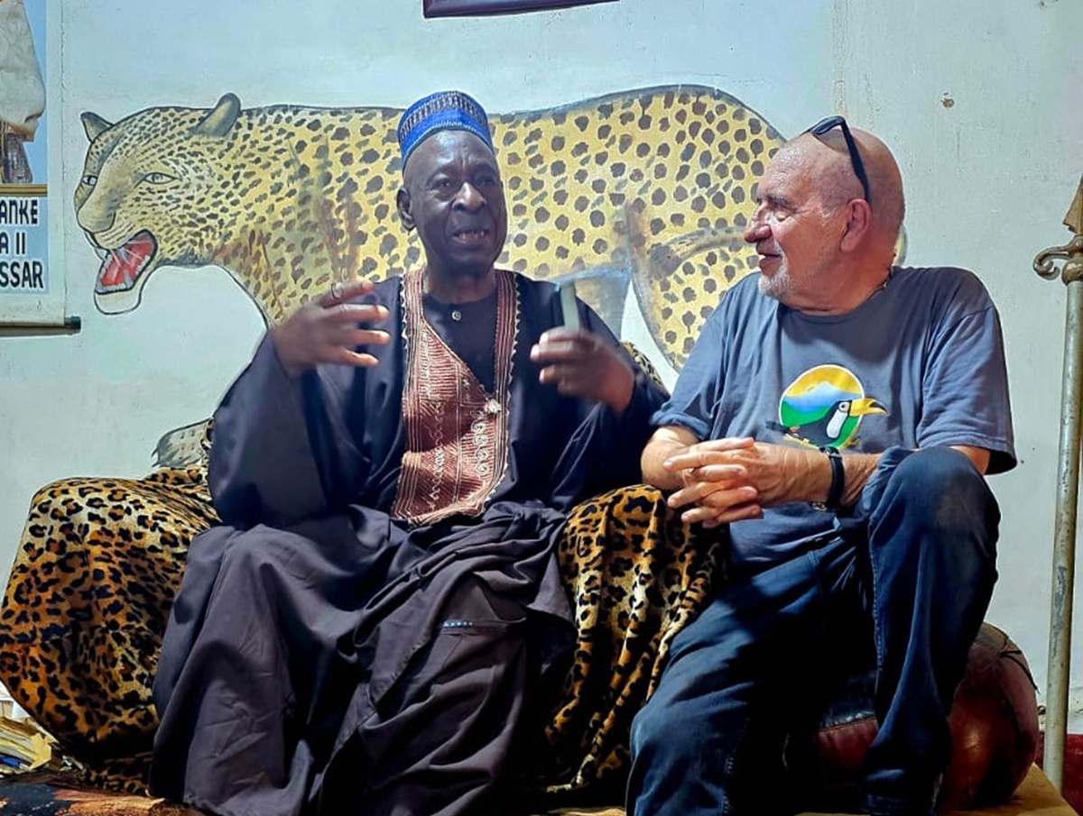 Alberto Nicheli et un chef tribal - Photo TransAfrica