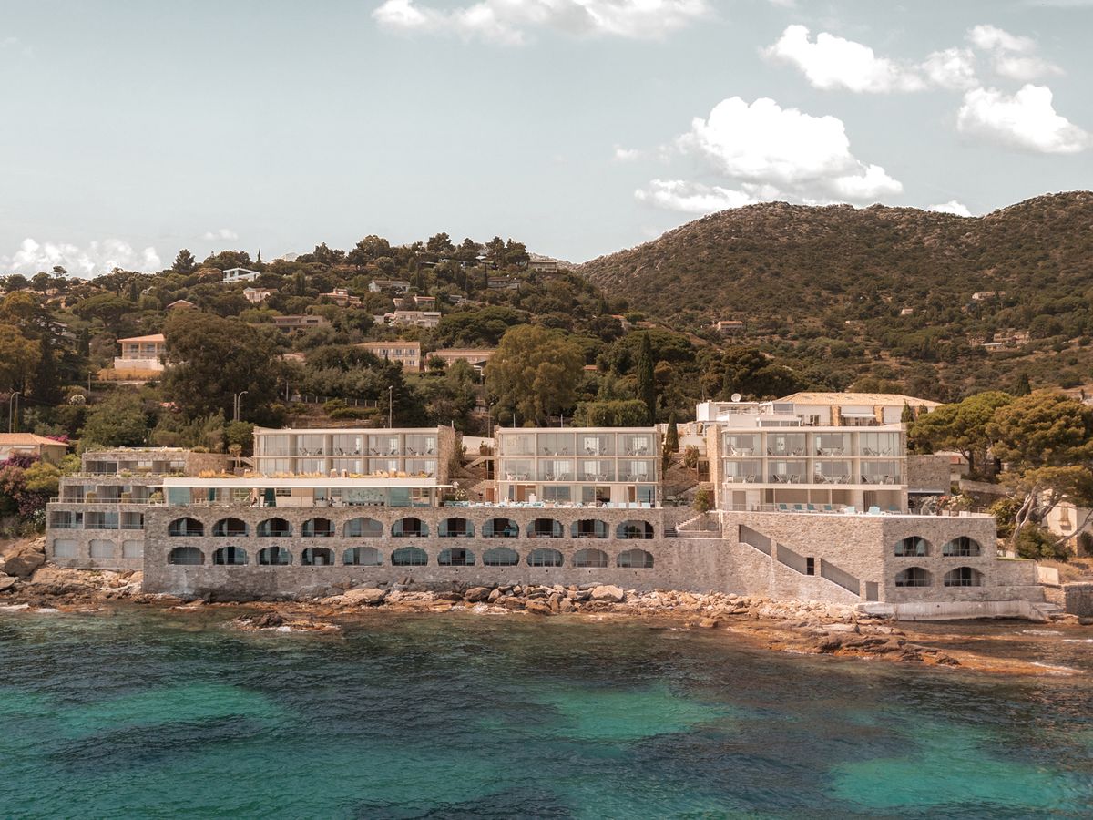 Vue extérieure des Roches - Photo : Nicolas Anetson, Les Roches