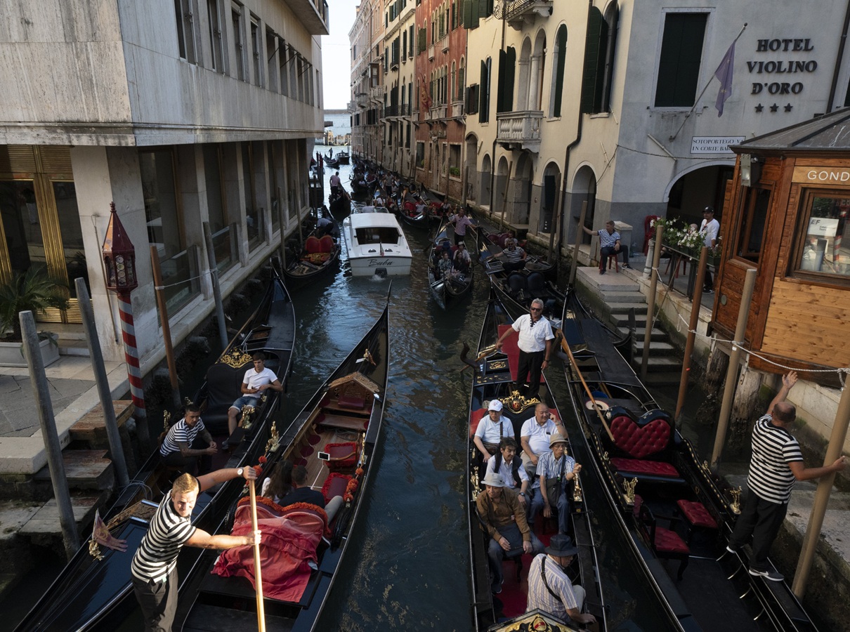 Le tourisme a "une logique organisatrice qui restructure" tout autour d'elle selon Rémy Kanfou - Depositphotos