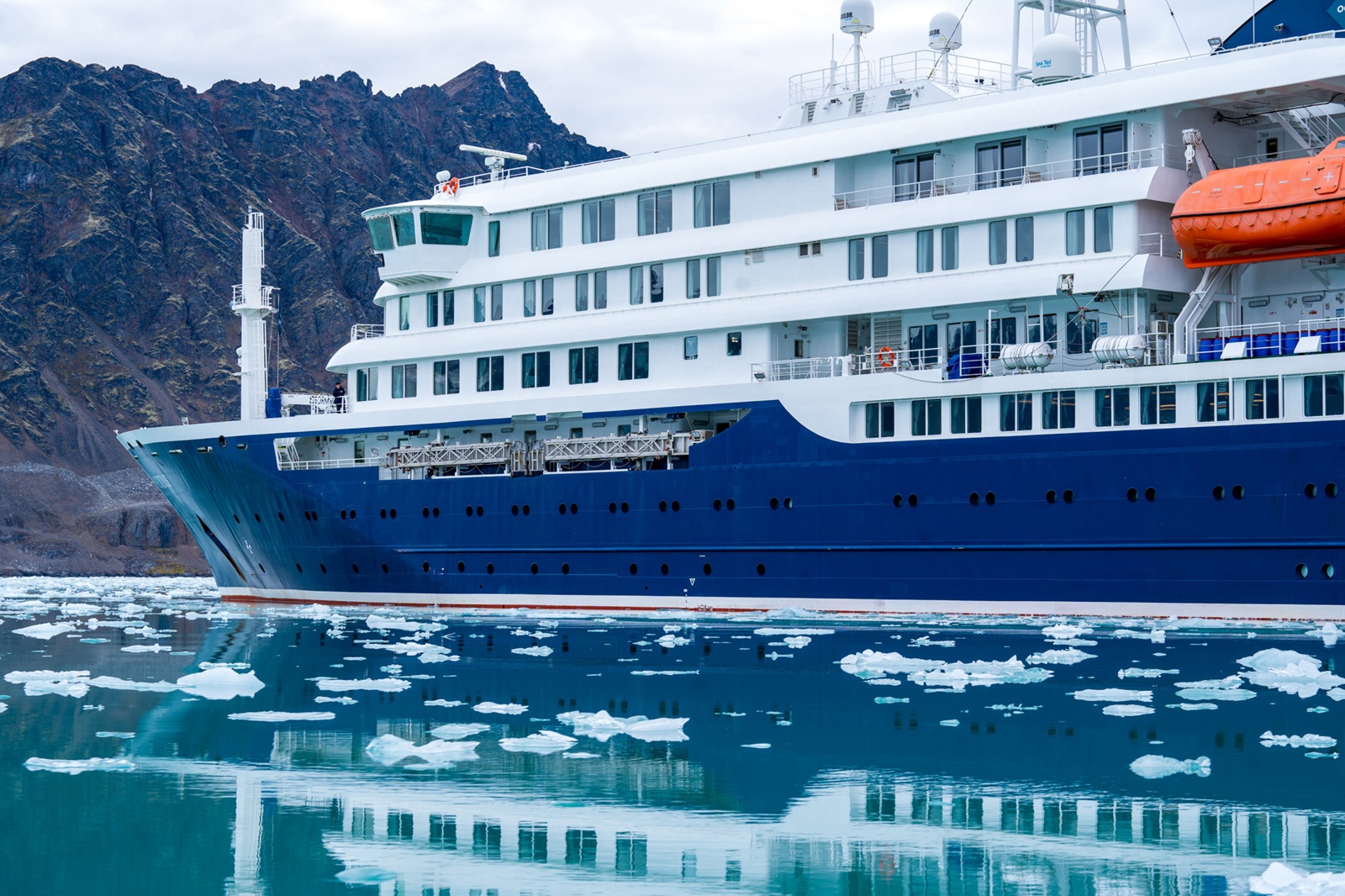 Le Hondius peut accueillir jusqu"à 170 passagers et 56 membres d'équipage @Oceanwide Expeditions