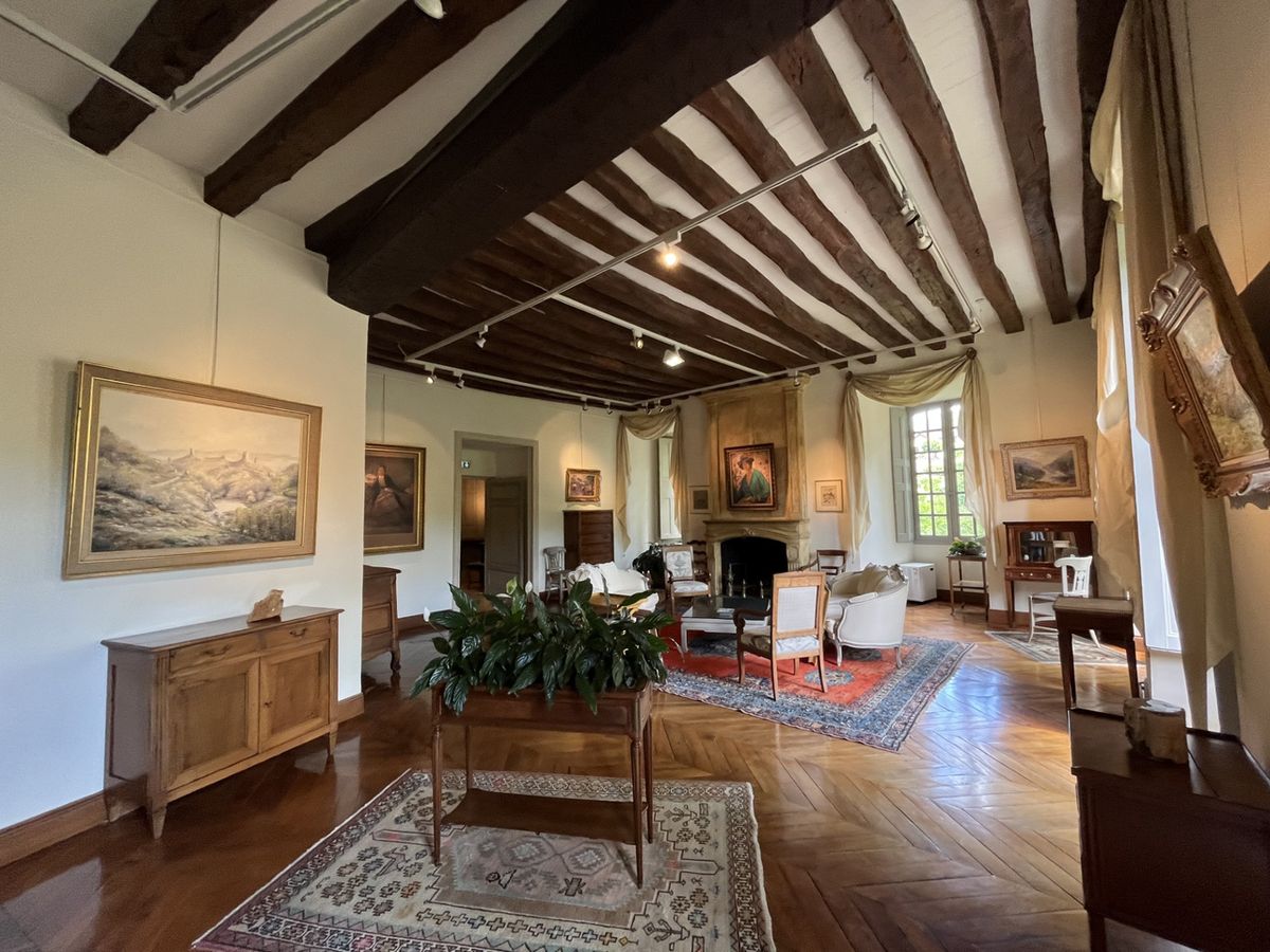L'exposition "George Sand, l’âme des paysages" est présentée dans les pièces de réception du château de Gargilesse - Photo : Paula Boyer