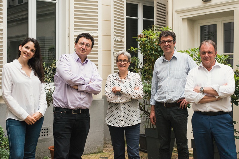 De gauche à droite : Camille Rumani et Jean-Michel Petit, fondateurs de VizEat, Cecile Carvaglio Directrice Europe Iles Comptoir des Voyages, Loïc Minvielle, Directeur Général Délégué de Comptoir des Voyages et Alain Capestan, Président de Comptoir des Voyages - DR