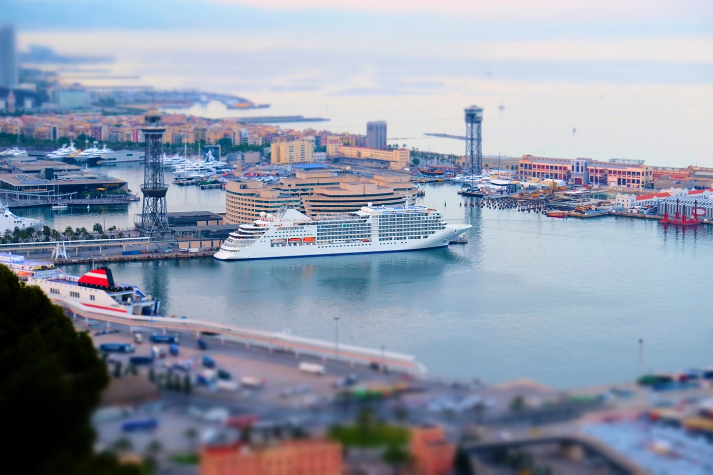 Barcelone souhaite relever dès 2027 la taxe touristique appliquée aux croisiéristes de transit afin d’atteindre un total de 14 euros par passager @Deposit-Photios - Photo by fotoall