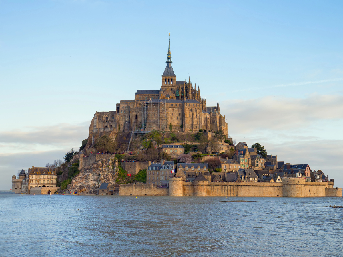 Selon La Lettre, Matignon aurait arbitré en faveur de l’Établissement public du Mont-Saint-Michel dans le conflit qui l’oppose au CMN - DepositPhotos.com, MennoSchaefer