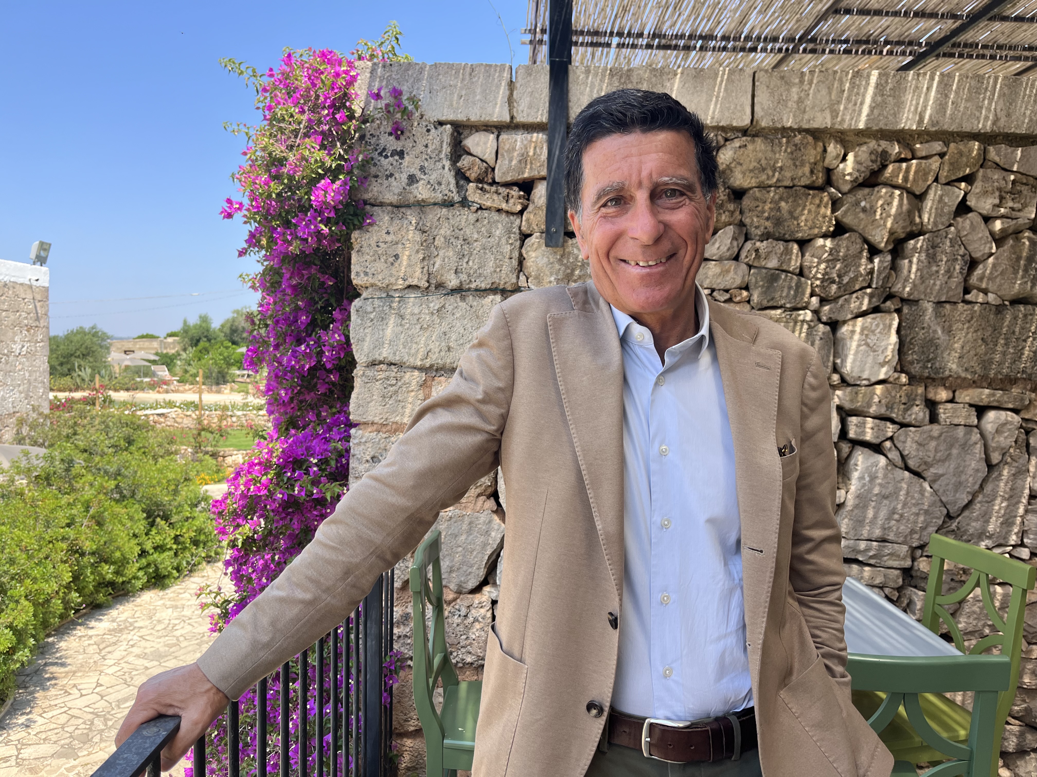 Damiano Reale, sur la terrasse de la Masseria Fontanelle. Photo : Paula Boyer