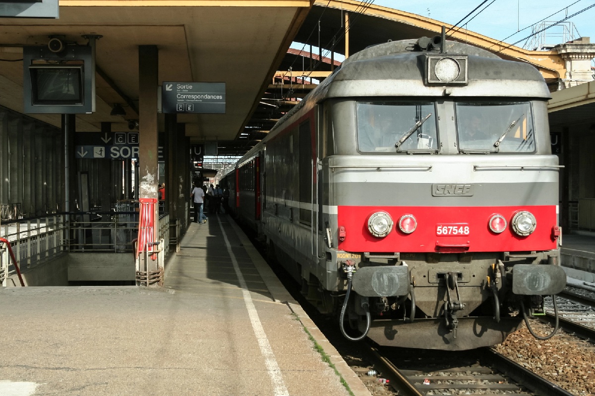 Canicule : quels trains sont supprimés jeudi et vendredi par la SNCF ? - Depositphotos.com Auteur BalkansCat