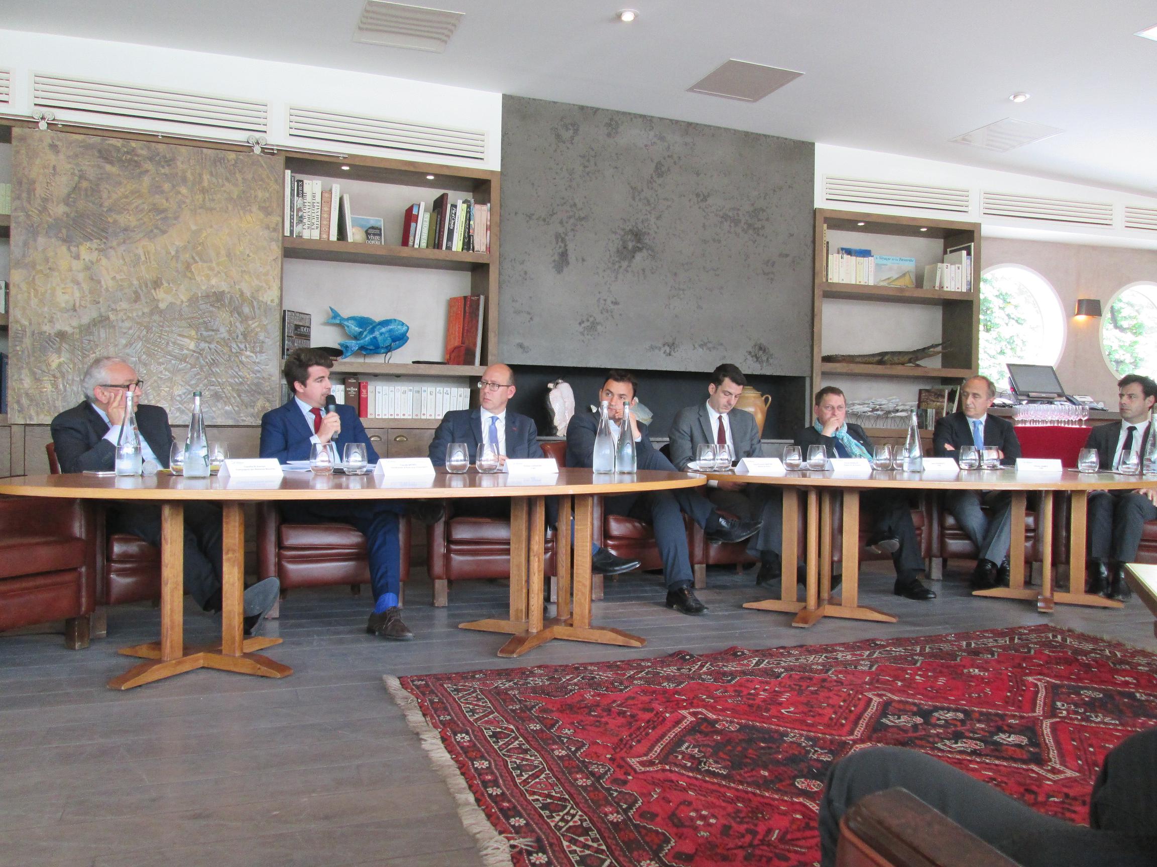 Le point presse des armateurs fluviaux ; De gauche à droite : Taoufiq El Amrani directeur général des Bateaux Mouches, Francis Lambert (Secrétariat d’Etat au Tourisme), Didier Leandri président du Comité des Armateurs Fluviaux, Jean-François Martins (Mairie de Paris),   Francis Navaro (remplace David Douillet vice-président région Ile-de-France),  Marc Papinutti directeur général de Voies Navigables de France, Olivier Jamey président de la Communauté Portuaire de Paris. - Photo MS Le point presse des armateurs fluviaux ; De gauche à droite : Taoufiq El Amrani directeur général des Bateaux Mouches, Francis Lambert (Secrétariat d’Etat au Tourisme), Didier Leandri président du Comité des Armateurs Fluviaux, Jean-François Martins (Mairie de Paris),   Francis Navaro (remplace David Douillet vice-président région Ile-de-France),  Marc Papinutti directeur général de Voies Navigables de France, Olivier Jamey président de la Communauté Portuaire de Paris. - Photo MS