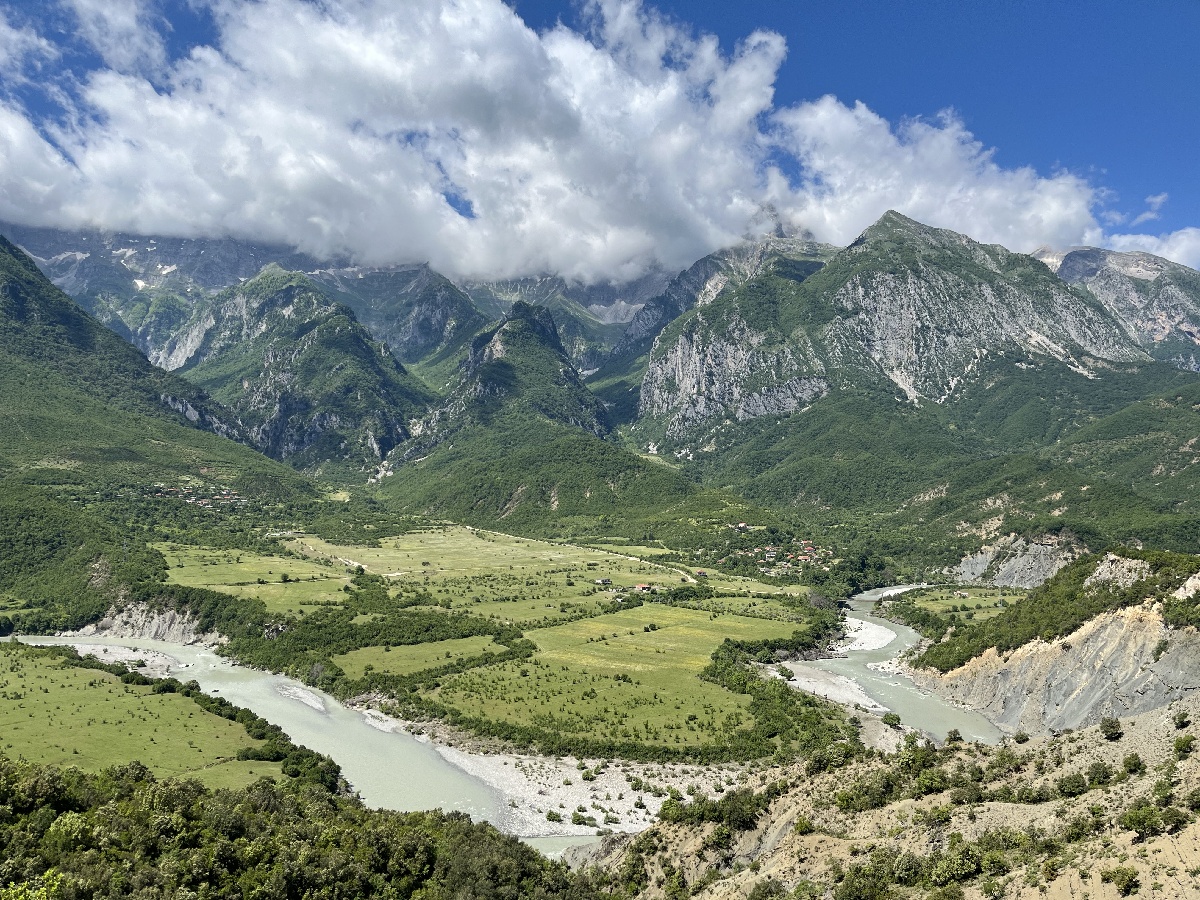 L’autre intérêt majeur d’un séjour ou d’un circuit en Albanie, peut-être plus grand encore que les côtes, sont les montagnes. - Photo JFR