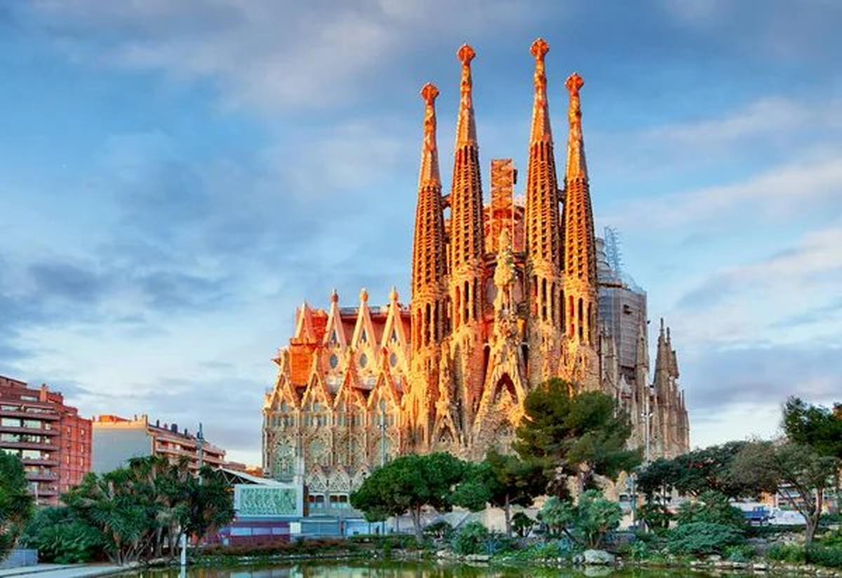 La Sagrada Familia enfin terminée : retour sur près d'un siècle et demi de construction, Depositphotos.com, Photo by TTstudio