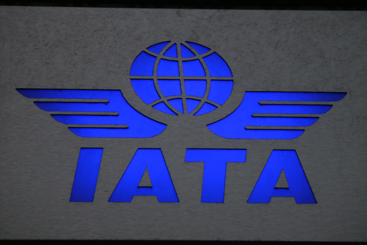 Selon IATA, il n’y aura pas de pénurie de kérosène, mais des prix élevés jusqu’à la fin de l’année, voire plus. @depositphotos/360ber