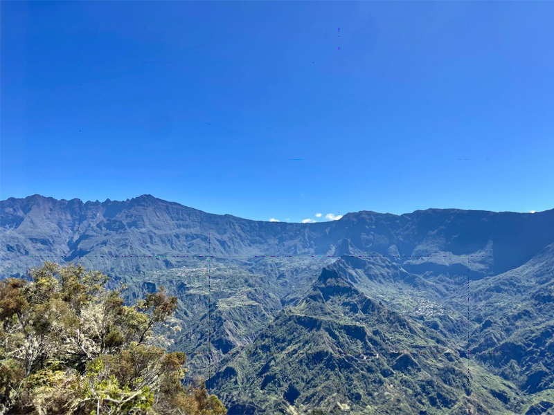 Le cirque de Cilaos depuis le belvédère de la Fenêtre des Makes © Maxime BOUDIN-DELMAS, Connections Réunion