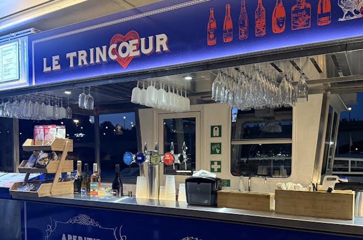 L'innovation repose sur un système de distribution à la tireuse pour les bières, cocktails, eaux et boissons sans alcool @Vedettes de Paris
