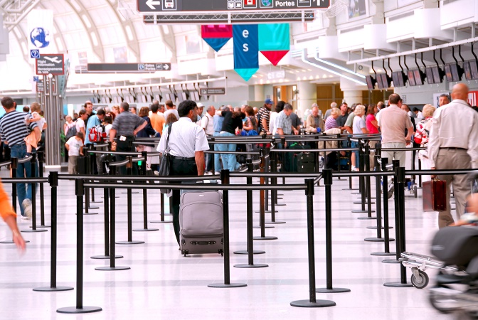 La majorité des voyageurs européens préfère procéder à leur enregistrement au comptoir, à l'aéroport - Photo : Elenathewise-Fotolia.com