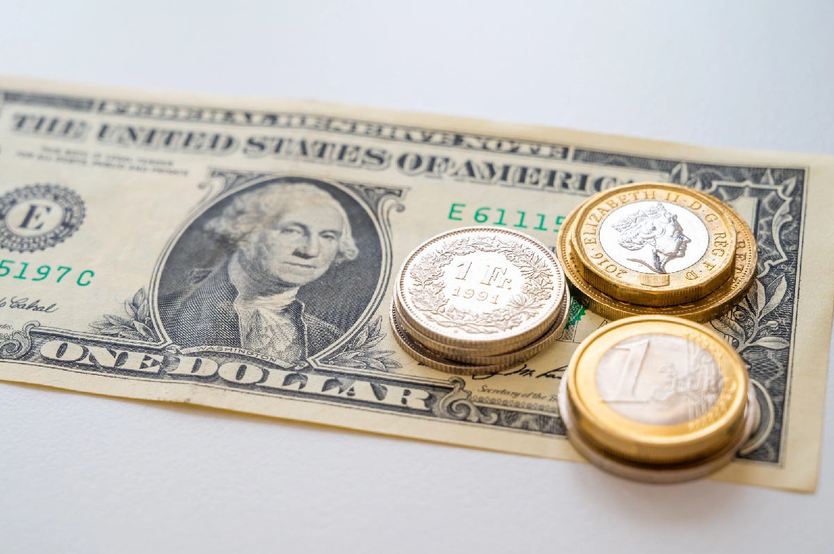 Taux de change : le dollar vacille, l'euro reprend de la hauteur - Depositphotos.com Auteur LeleMezzadri