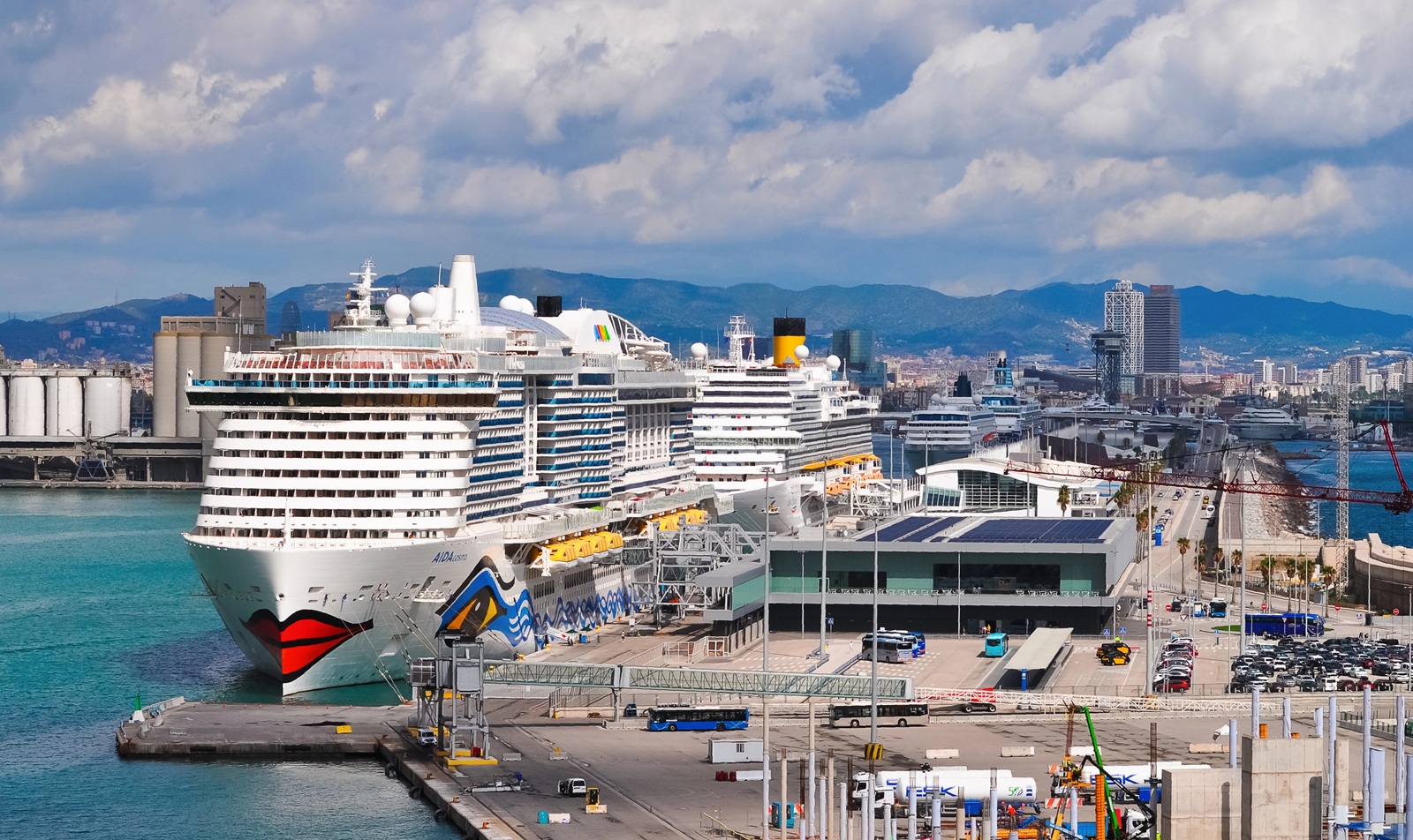 Les croisiéristes en escale à Barcelone seraient amenés à s'acquitter d'un total de 30 euros par personne - DepositPhotos.com, Marina113