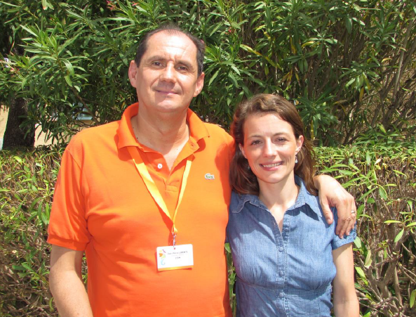 Jean Pierre Lorente, Directeur général de Bleu Voyages et Juliette Feyeux, chargée des partenariats Handicap International ©jfb