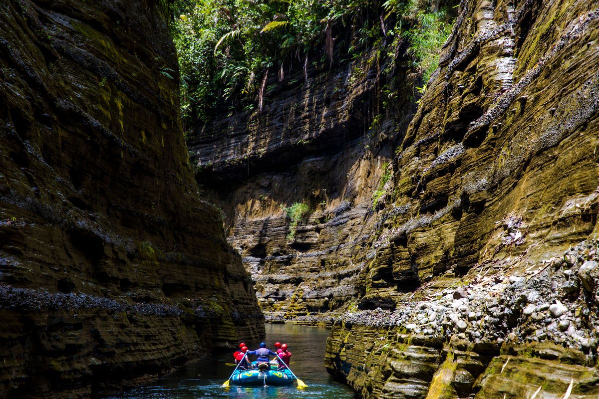 Rafting dans les gorges de la rivière Navua - Photo : Tourism Fiji