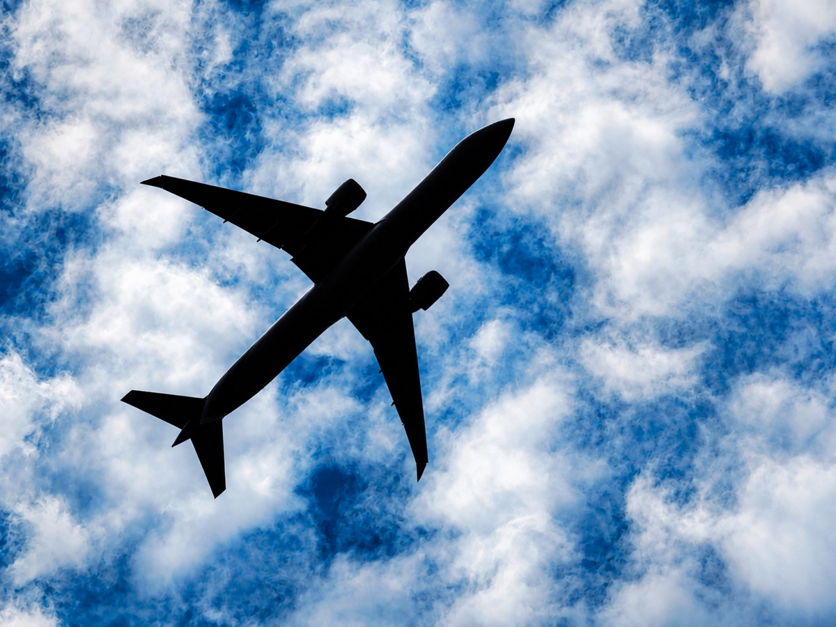Fly2Galicia prévoit de voler à partir de décembre 2026, mais le doute plane... Crédit photo : Depositphotos et IA