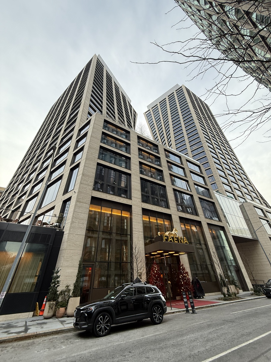 Le Faena New York s'élève sur dix étages, et propose environ 120 chambres et suites - Photo : LD