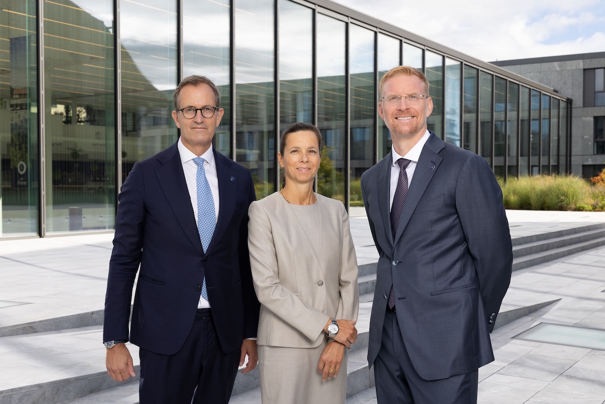 De gauche à droite : Markus Venzin, Carole Ackermann et Achim Schmitt - Photo : EHL 2026