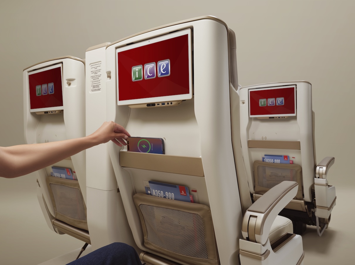 Le siège possède une recharge sans fil et un écran 4K - Photo : Emirates