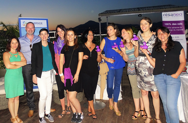 Gagnants de la soirée en compagnie de l'équipe Resaneo et Présence Assistance Tourisme Gagnants de la soirée en compagnie de l'équipe Resaneo et Présence Assistance Tourisme