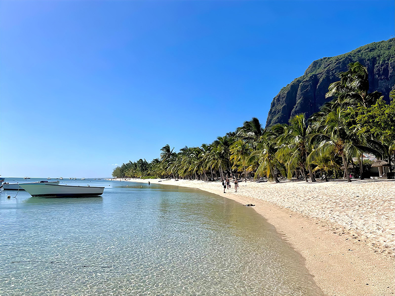 Plage du Morne, à l’Île Maurice  – Maxime B.DELMAS © Connections Réunion