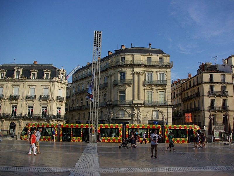 Depuis la célèbre place piétonne de la Comédie et sa jeunesse triomphante, l’itinéraire suit un fil contemporain ouest-est jusqu’au-delà du Lez, petit fleuve qui traverse les marges de la ville - DR : J.-F.R.