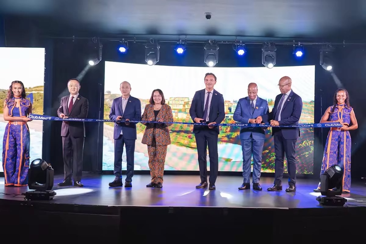 Sur la photo (de gauche à droite) : Edward Xu Xiaoliang, Guo Guangchang, Patricia de Lille, Stéphane Maquaire, Moses Tembe, Thamsanqa Ntuli - Photo : Club Med