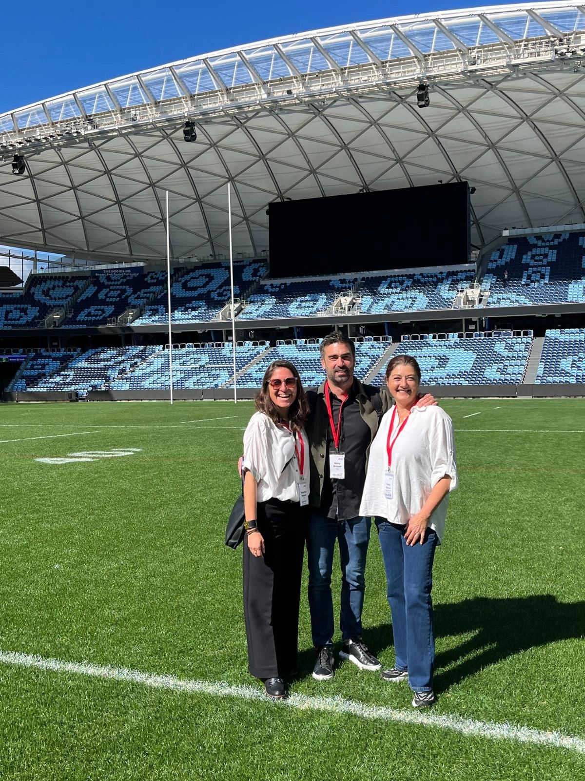 COULEUR : Rémy Brosset, Fanny Debrun et Pascaline Meunier lors d’un repérage RWC 2027 en Australie.  Crédit : © COULEUR.
