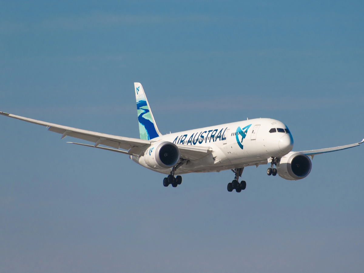 Air Austral affrète deux Boeing 737-800 d’ASL Airlines France pour accompagner la transition de sa flotte moyen-courrier.      DepositPhotos.com/Katsiaryna Yeudakimava