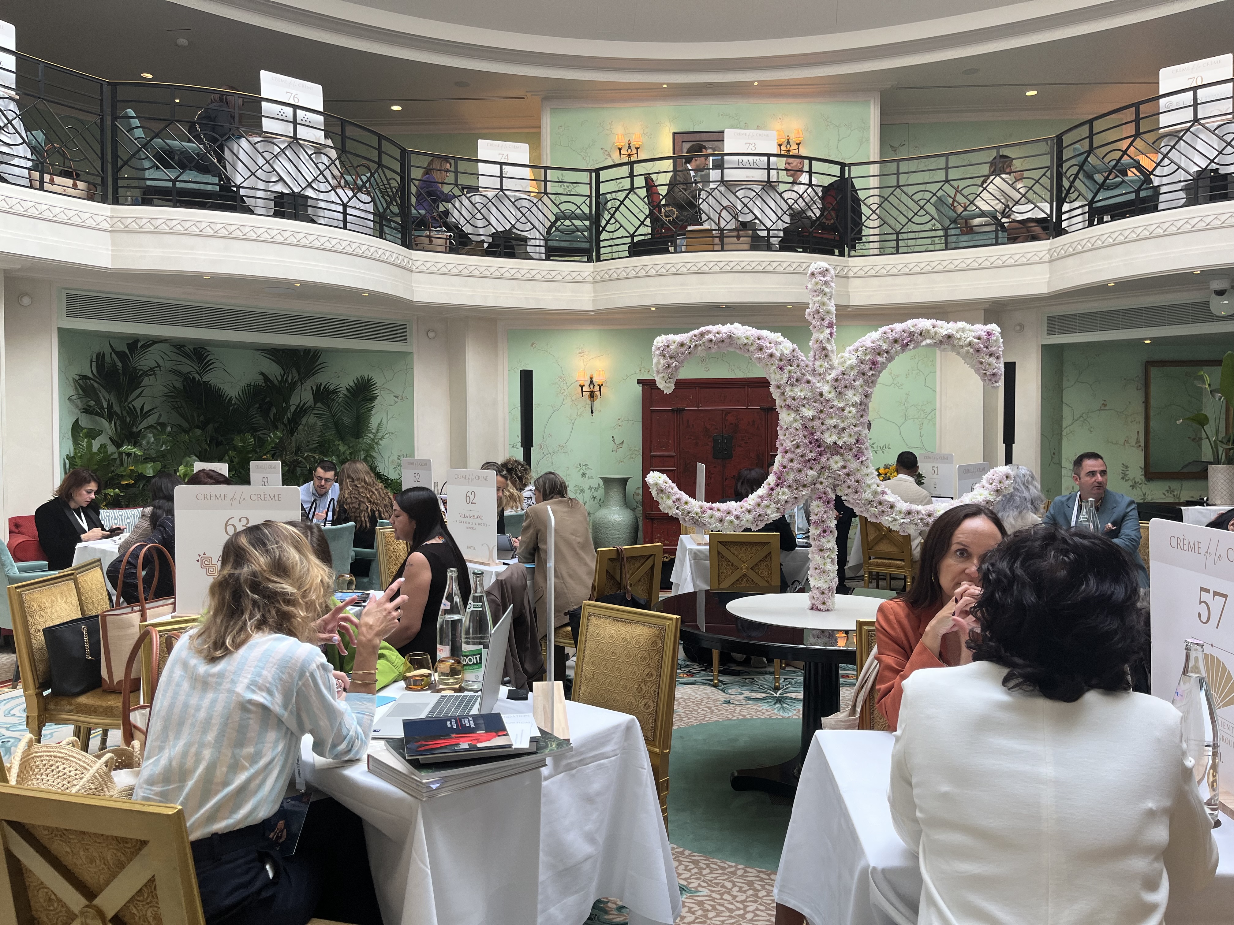 Hôtels, agences et destinations haut de gamme ont multiplié les rendez-vous avec les "buyers" dans les salons du Sangri-La Paris © PB