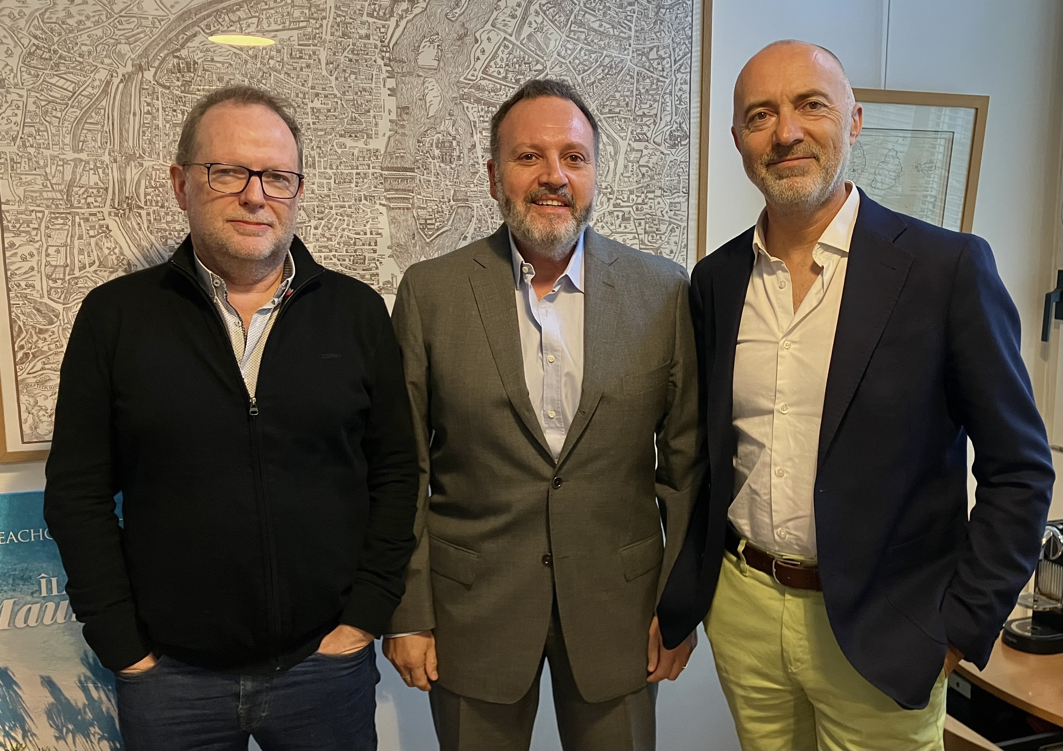 Guy Zekri (DG), entouré de Bruce McNamara (production) et  David Simon (commercial) - Photo : TB
