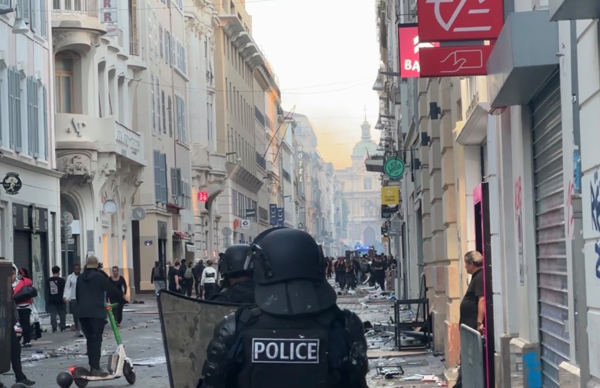 Un policier dans les rues à Marseille le samedi 17 octobre - Photo RS