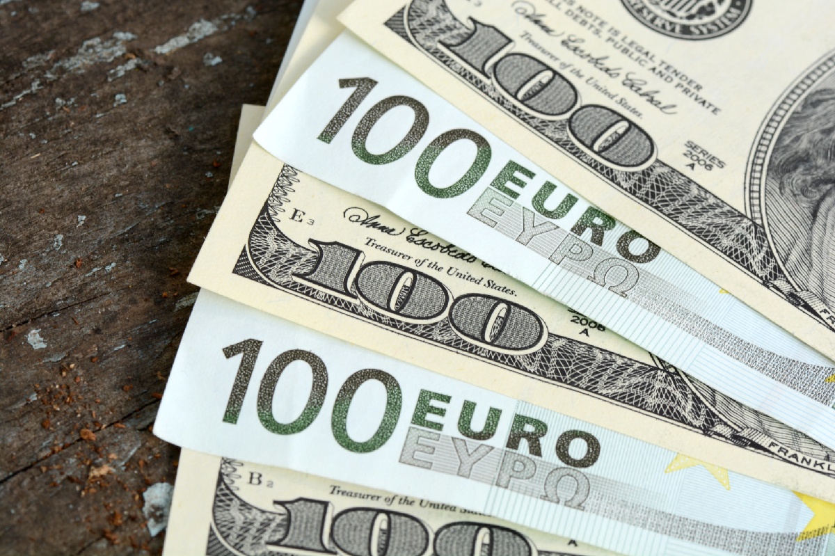 Taux de change : le dollar recule, l’euro sous pression - Depositphotos.com Auteur fotoscool